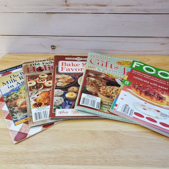Set Of 5 Holiday Cookbooks Old-Fashioned Holidays Bake Sale Favorites & More - Picture 1 of 16